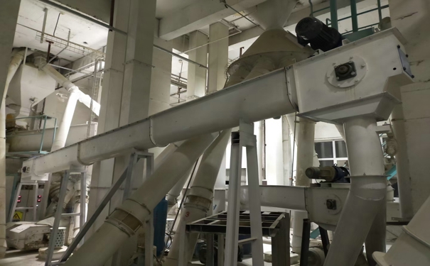 成套飼料加工機械在炎炎夏日應(yīng)該如何做到安全生產(chǎn)呢?