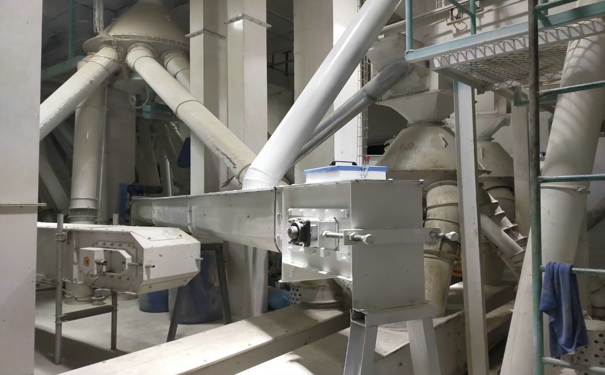 飼料機械設(shè)備一套多少錢?其開機試運行又該如何進行?