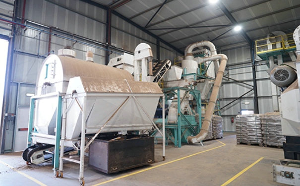 一套秸稈飼料加工機(jī)械多少錢?保證其穩(wěn)定加工的秘訣又有哪些?