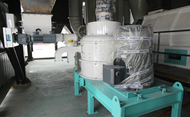 飼料機(jī)械設(shè)備多少錢?其生產(chǎn)時(shí)的水分又該如何控制?