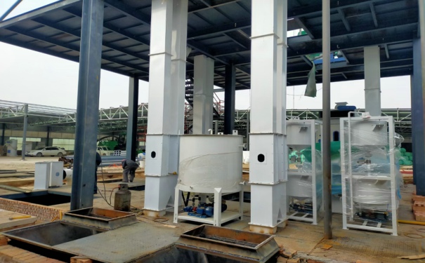 成套飼料機(jī)械價(jià)格多少?篩網(wǎng)張緊度是影響其篩分的因素