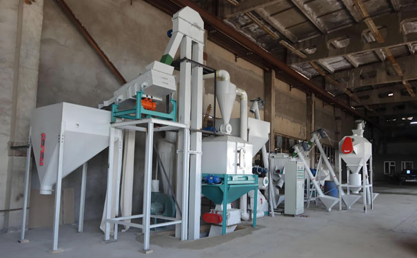 豬飼料成套設(shè)備價(jià)格多少?其挑選篩網(wǎng)的標(biāo)準(zhǔn)又有哪幾方面?