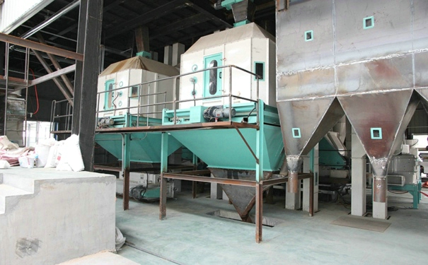 雞飼料機械在飼料的自動化處理方面發(fā)揮了重要作用